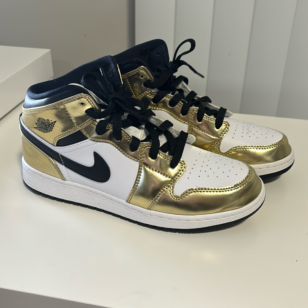 Jordan 1 MID SE (SG)